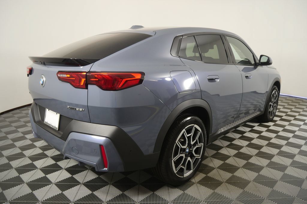 Certified 2025 BMW X2 xDrive28i AWD/4WD image 4