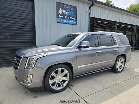Used 2019 Cadillac Escalade Premium Luxury RWD image 3