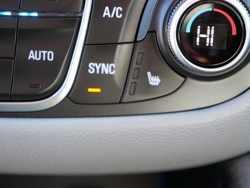 Used 2018 Chevrolet Equinox LT image 33