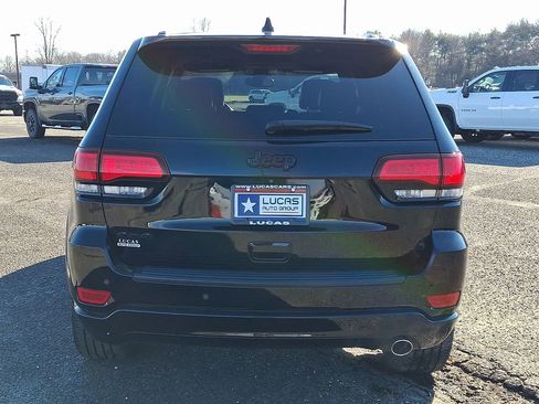 Used 2019 Jeep Grand Cherokee Altitude image 10