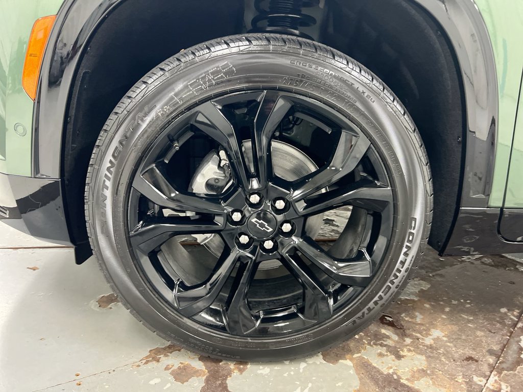 New 2027 Chevrolet Traverse RS w/ LPO, Floor Liner Package AWD/4WD image 29