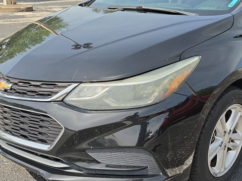 Used 2017 Chevrolet Cruze LT w/ Convenience Package FWD image 9