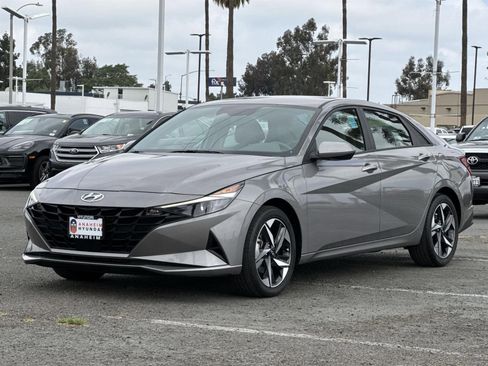 Used 2023 Hyundai Elantra SEL w/ Convenience Package image 6