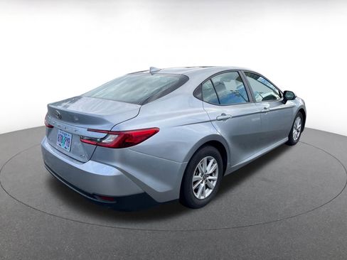 Used 2025 Toyota Camry LE image 7