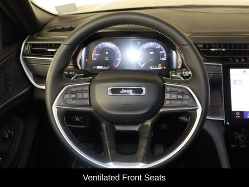 Used 2024 Jeep Grand Cherokee Limited w/ Luxury Tech Group II image 27