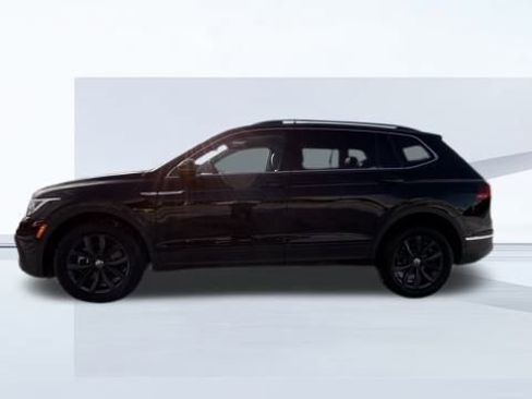 Used 2024 Volkswagen Tiguan SE image 8
