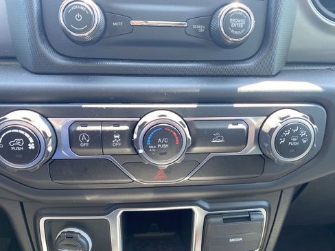 Used 2021 Jeep Wrangler Unlimited Sport image 17