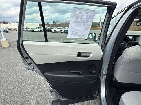 Used 2022 Toyota Corolla Cross L image 21