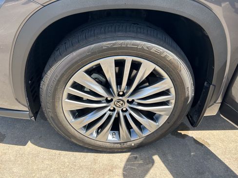 Certified 2021 Toyota Highlander Platinum AWD/4WD image 7