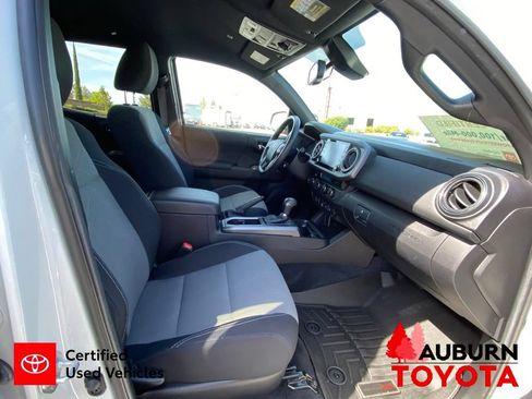 Certified 2022 Toyota Tacoma TRD Off-Road AWD/4WD image 16