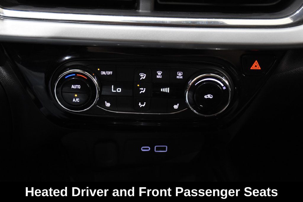 Used 2025 Chevrolet Trax LT w/ LT Convenience Package FWD image 22