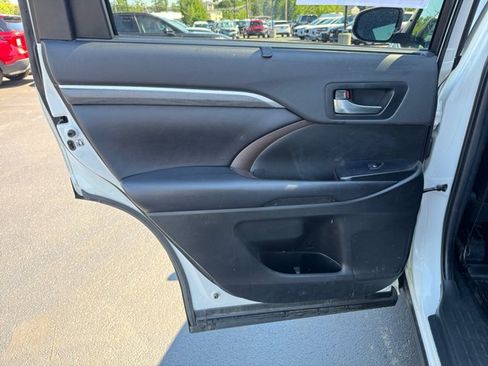 Used 2019 Toyota Highlander Limited Platinum AWD/4WD image 22