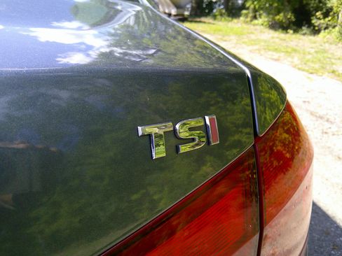 Used 2015 Volkswagen Passat 1.8T Limited Edition image 14