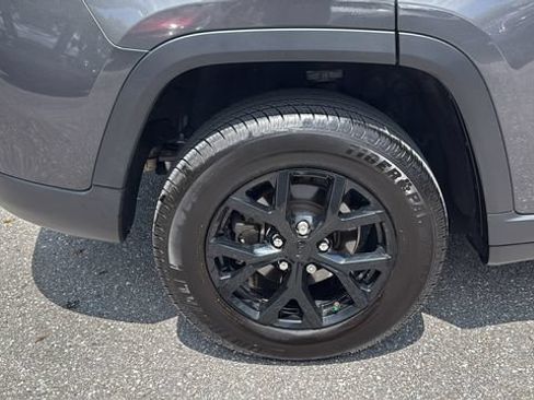 Used 2022 Jeep Grand Cherokee Limited AWD/4WD image 12