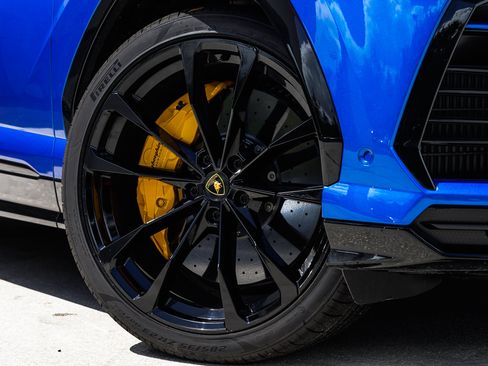 Used 2022 Lamborghini Urus image 3