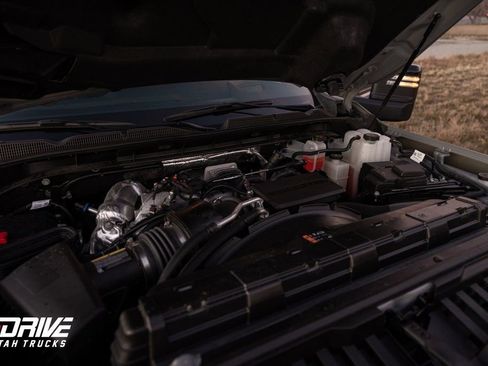 Used 2025 GMC Sierra 3500 AT4 w/ AT4 Premium Plus Package image 25