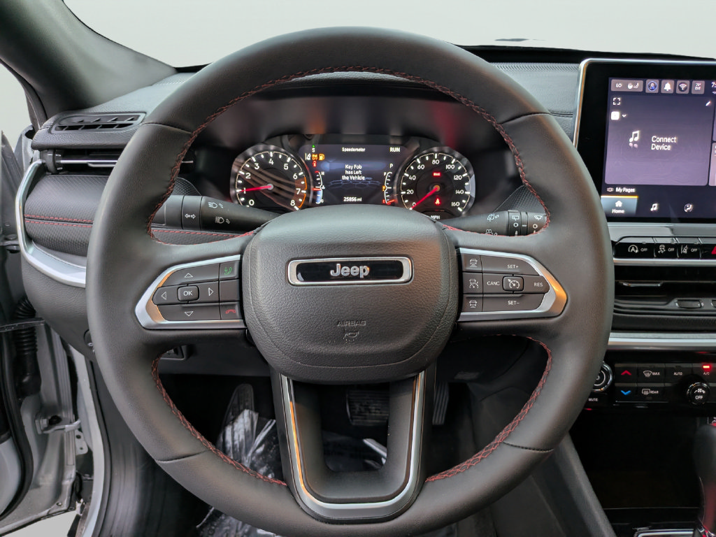 Used 2026 Jeep Compass Trailhawk AWD/4WD image 32