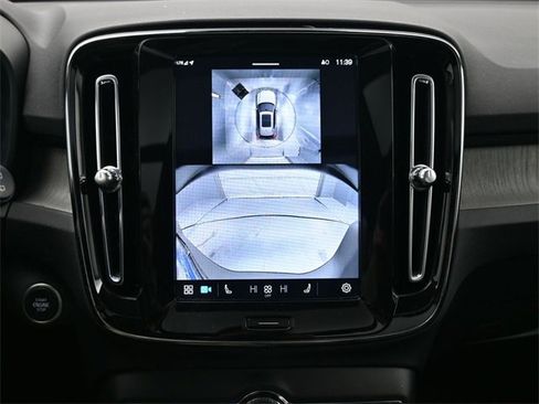 Used 2025 Volvo XC40 B5 Plus image 20