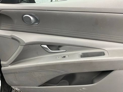 Used 2023 Hyundai Elantra SE FWD image 14