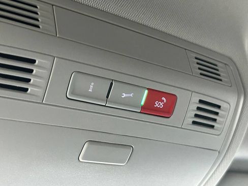 Certified 2024 Volkswagen Taos SE FWD image 55