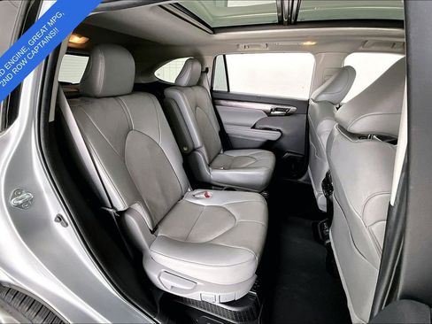 Used 2023 Toyota Highlander Platinum FWD image 35