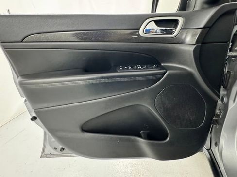 Used 2018 Jeep Grand Cherokee Laredo AWD/4WD image 18