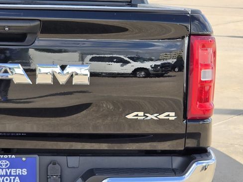 Used 2025 RAM 1500 Big Horn AWD/4WD image 9
