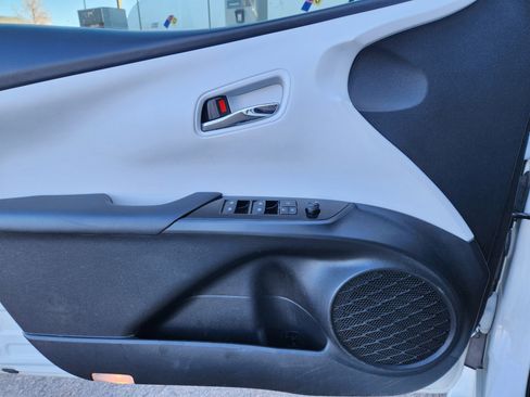 Used 2018 Toyota Prius Four image 6