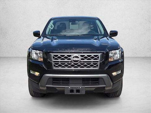 Used 2022 Nissan Frontier SV RWD image 2
