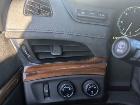 Used 2015 Cadillac Escalade Premium image 32