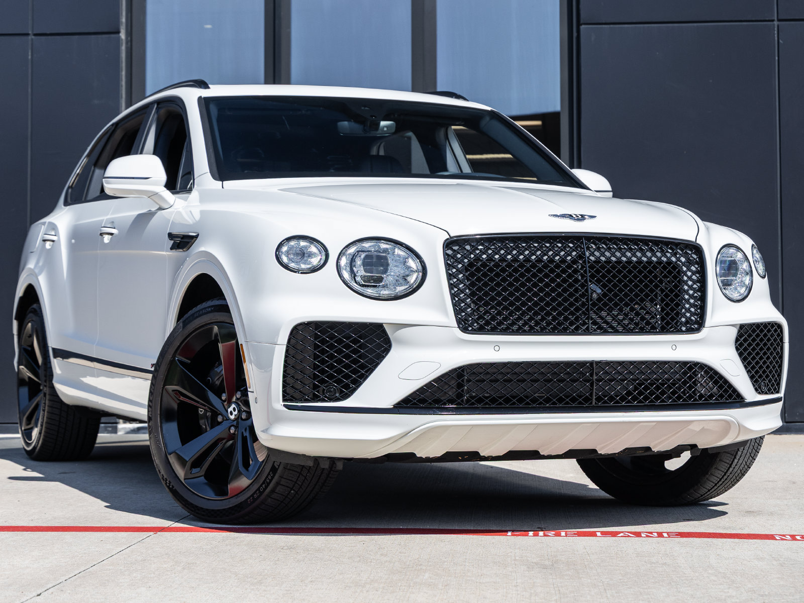 Used 2021 Bentley Bentayga AWD/4WD image 2