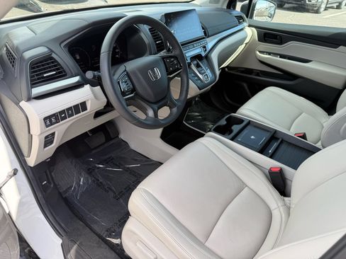 Certified 2026 Honda Odyssey EX-L image 13