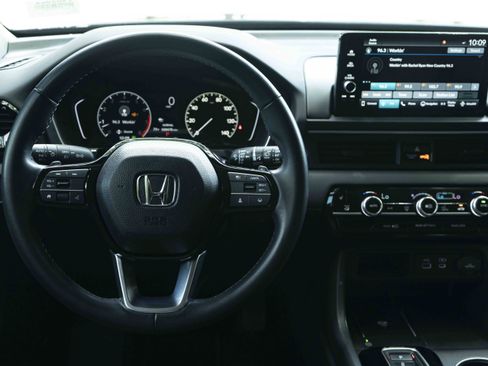 Used 2024 Honda Pilot Touring image 19