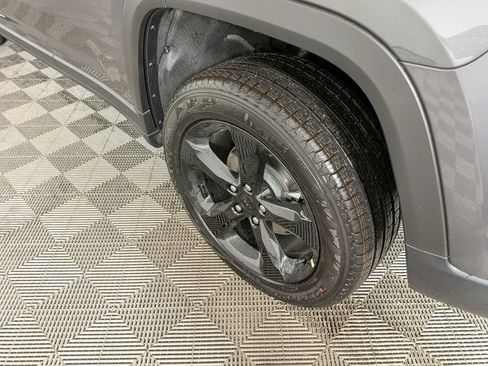 New 2025 Jeep Grand Cherokee Limited w/ Luxury Tech Group II image 14