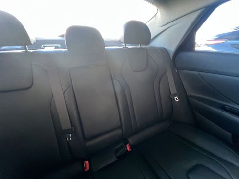 Used 2025 Hyundai Elantra Limited image 25