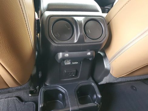 Used 2020 Jeep Gladiator Overland AWD/4WD image 15