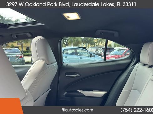 Used 2019 Lexus UX 200 w/ Premium Package FWD image 31