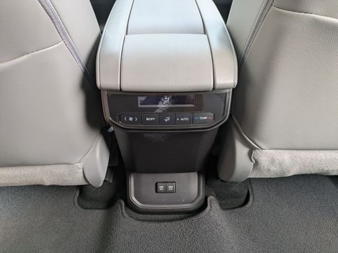 Used 2021 Toyota Highlander XLE image 20