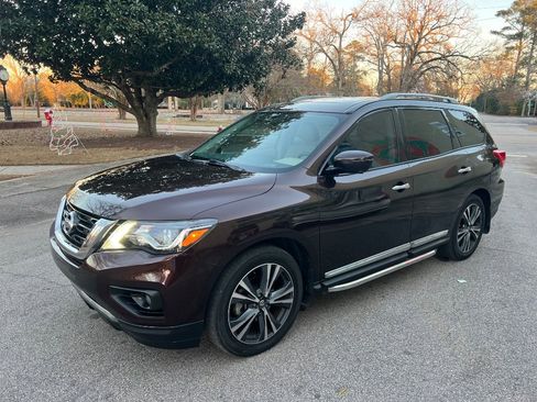 Used 2020 Nissan Pathfinder Platinum image 1