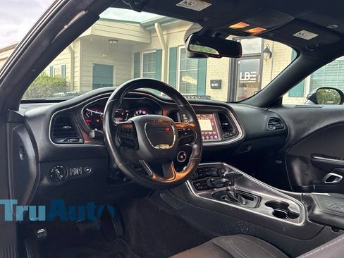 Used 2018 Dodge Challenger R/T w/ Driver Convenience Group RWD image 25