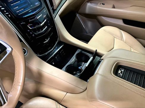 Used 2018 Cadillac Escalade Platinum AWD/4WD image 17