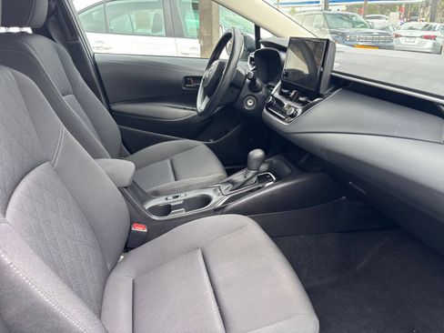 Used 2025 Toyota Corolla LE FWD image 34
