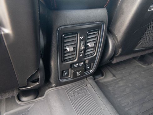 Used 2021 Jeep Grand Cherokee Trailhawk AWD/4WD image 25