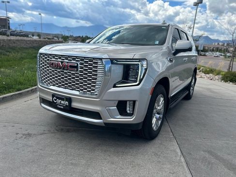 Used 2021 GMC Yukon Denali w/ Advanced Technology Package AWD/4WD image 3