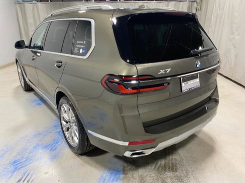 Used 2025 BMW X7 xDrive40i w/ Climate Comfort Package image 7