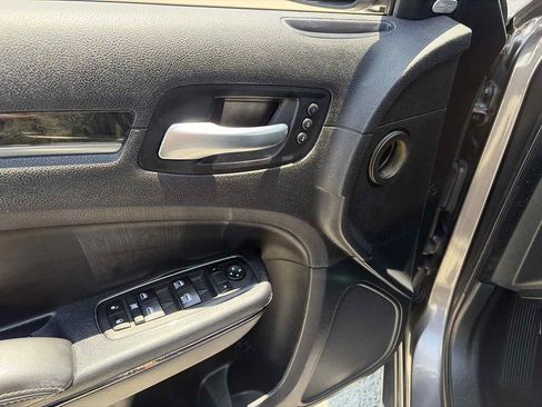 Used 2013 Chrysler 300 C w/ Light Group RWD image 7