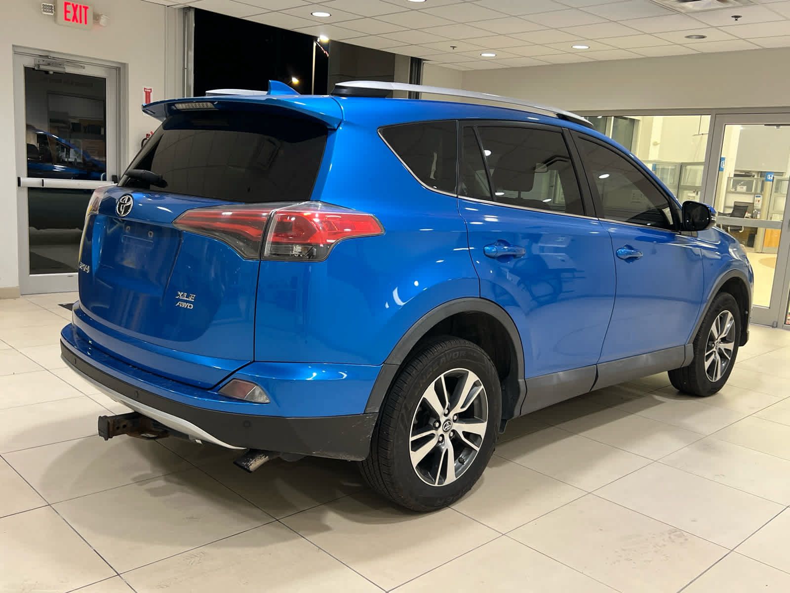 Used 2016 Toyota RAV4 XLE w/ Convenience Package AWD/4WD image 4