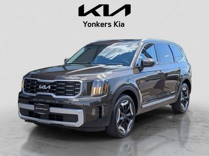 Used 2024 Kia Telluride S w/ S Sunroof Package