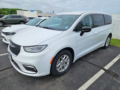 Used 2024 Chrysler Pacifica Touring-L