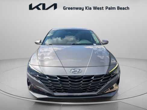 Used 2023 Hyundai Elantra SEL FWD image 2